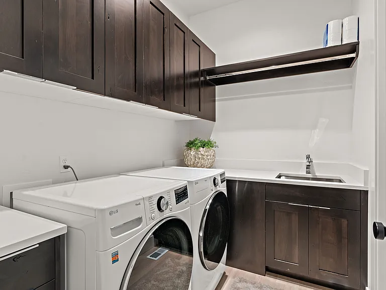 6862 N Willowside Ave — Photo 27