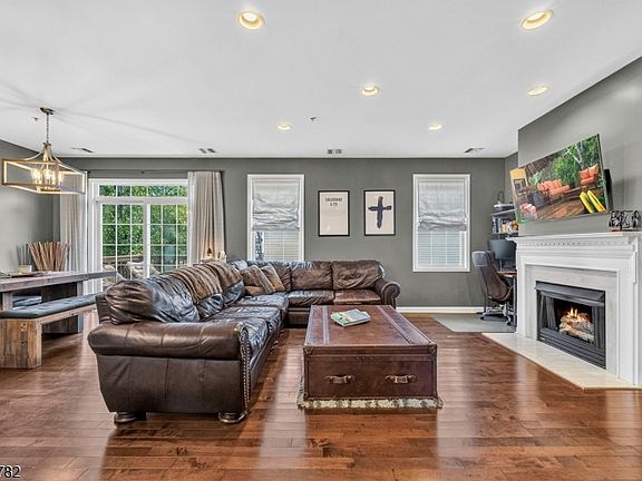 5th image of 169 Winchester Ct