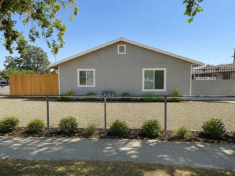 148 E Amador St — Photo 13