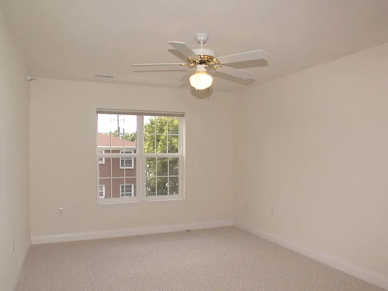 2734 Lynn Ter — Photo 13