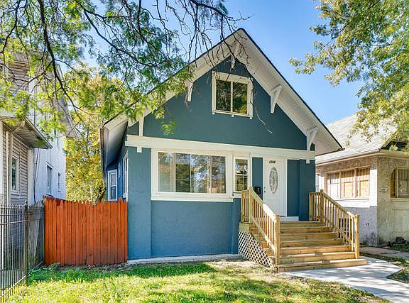 3rd image of 1048 N Lorel Ave