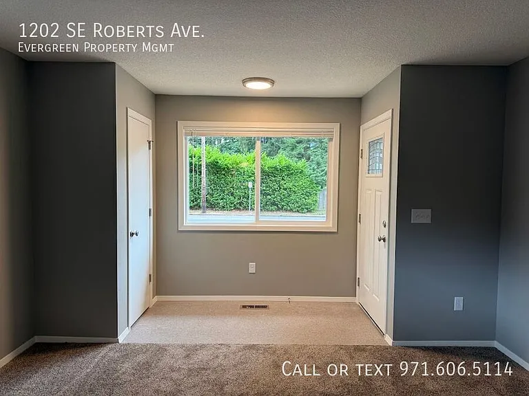 1202 SE Roberts Ave — Photo 4