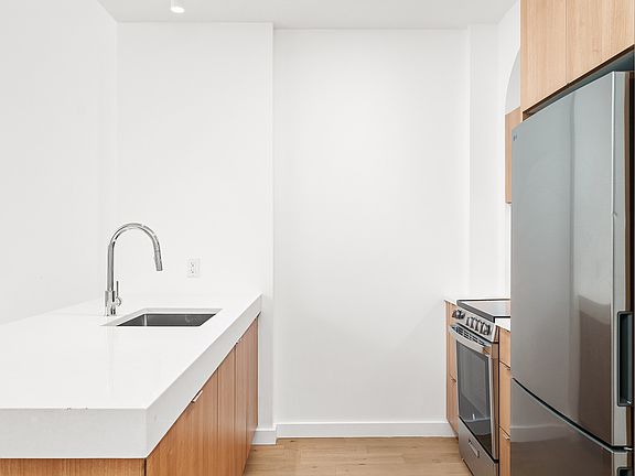 3rd image of 151 S Elliott Pl #6N