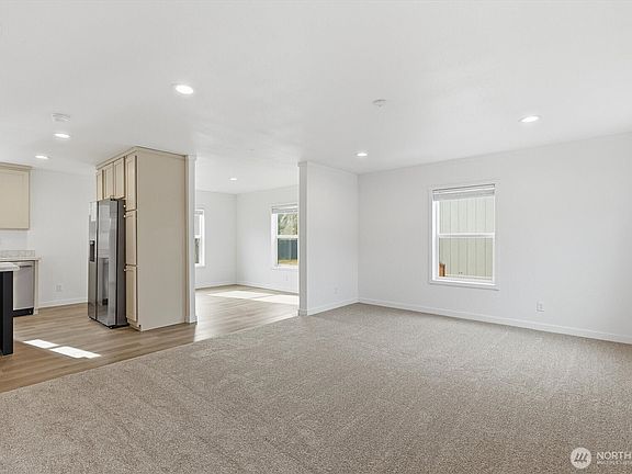 4th image of 601 Helton Street #1/2