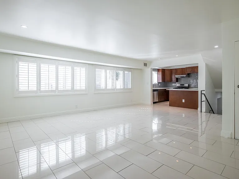 148 S Reeves Dr #4 — Photo 26