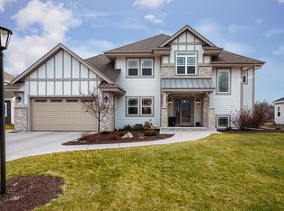 W136N6180 Weyer Farm Dr, Menomonee Falls, WI 53051