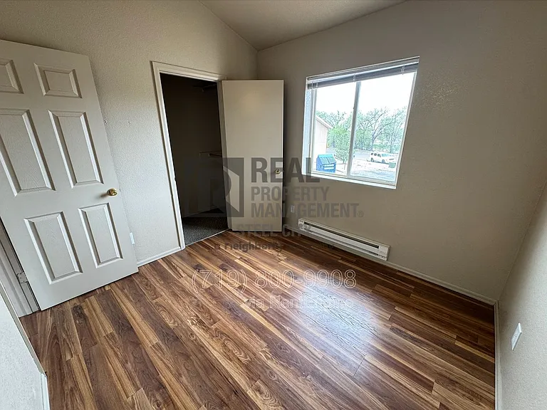 1717 Oakshire Ln #D — Photo 10