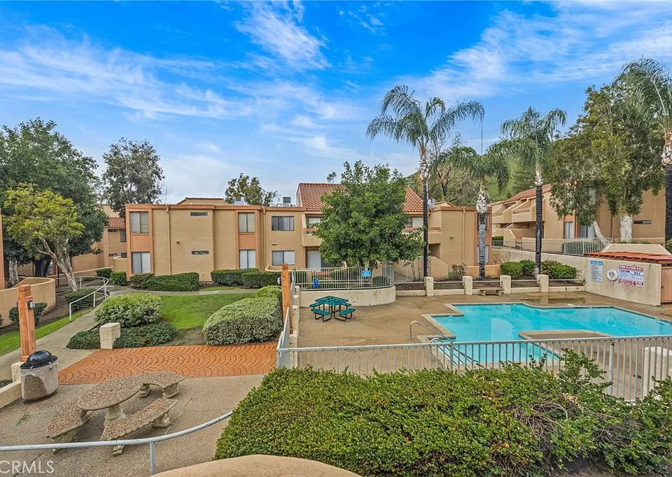 1400 W Edgehill Rd #11