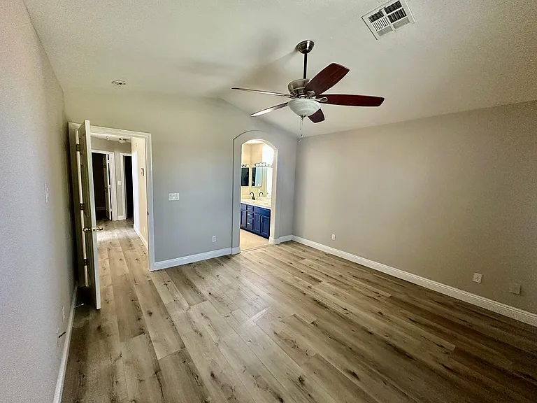 8020 Pottery Creek Dr — Photo 7