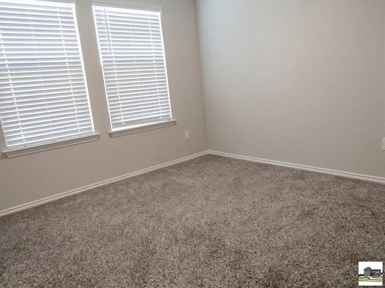 1210 Lindsey Dr — Photo 13