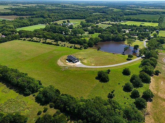 2nd image of 20465 SW Tawakoni Rd