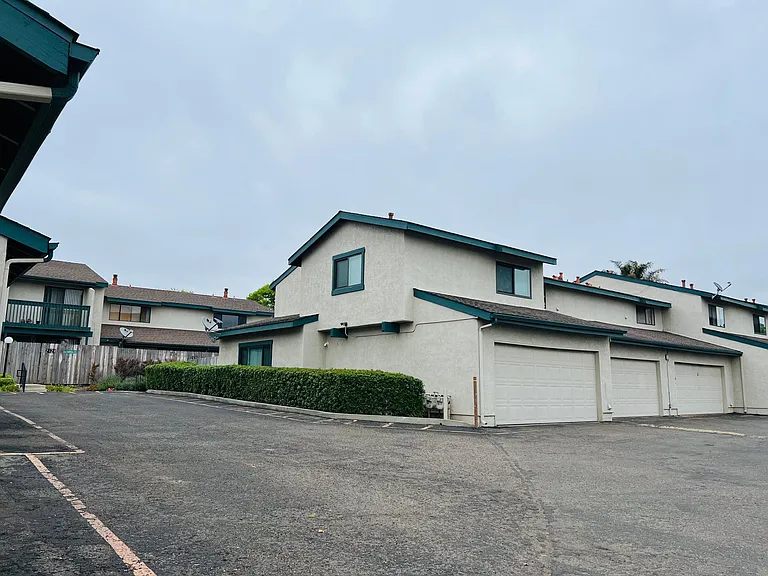 2425 La Brea Ct #2425 — Photo 31
