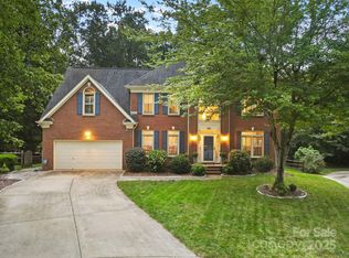 402 Clairview Ln, Matthews, NC 28105