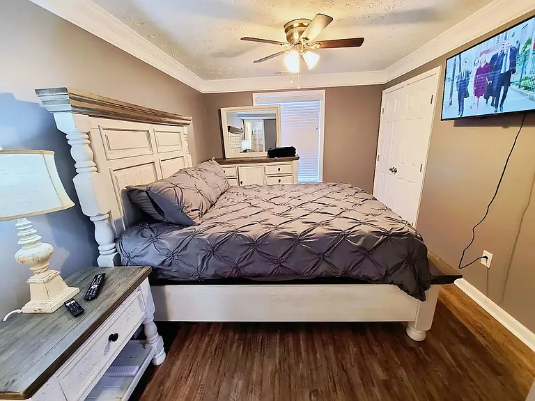 404 Bainbridge Ct #E2 — Photo 34
