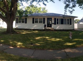 1736 E 32nd St, Davenport, IA 52807