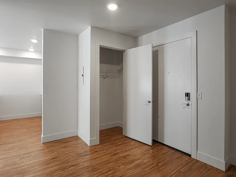 Dunn Motors Apartments — Photo 108