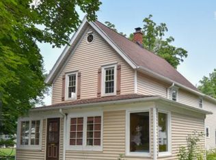 552 E Capitol Dr, Hartland, WI 53029