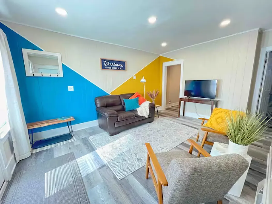 Fully Furnished Winter Rental — Photo 1