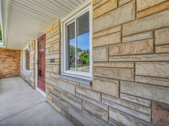 3rd image of 10910 Edgepark Dr