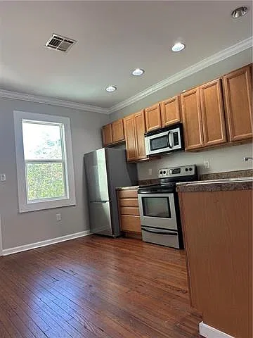 2 bed, 900 sqft, $1,600 — Photo 4