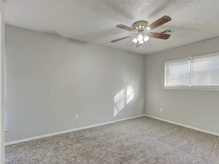 302 N Briarwood St — Photo 13