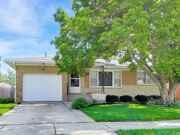 909 Worcester Ave, Westchester, IL 60154