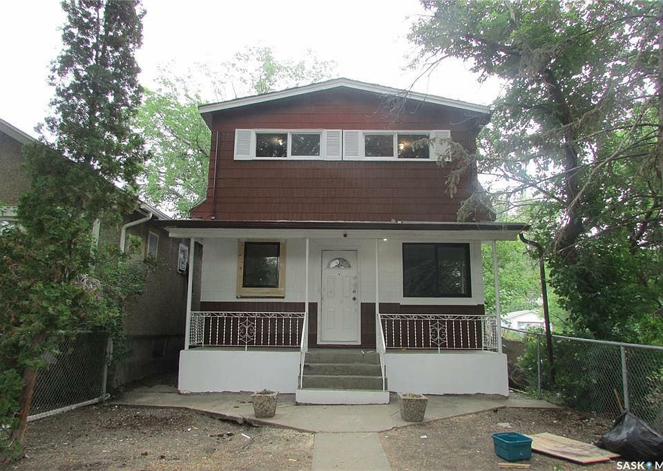 2nd image of 1415 Garnet St