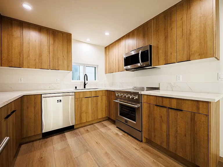 5933 Comey — Photo 40