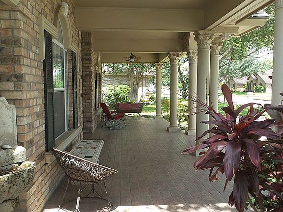 2nd image of 1004 Royal St