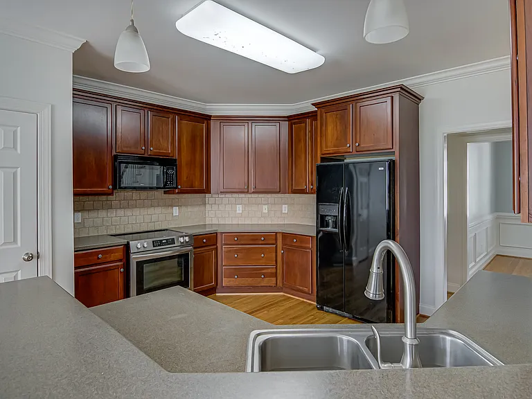 5708 Mabe Dr — Photo 9