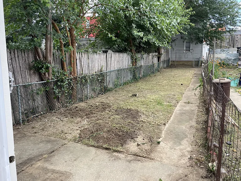 638 E Walnut St — Photo 11