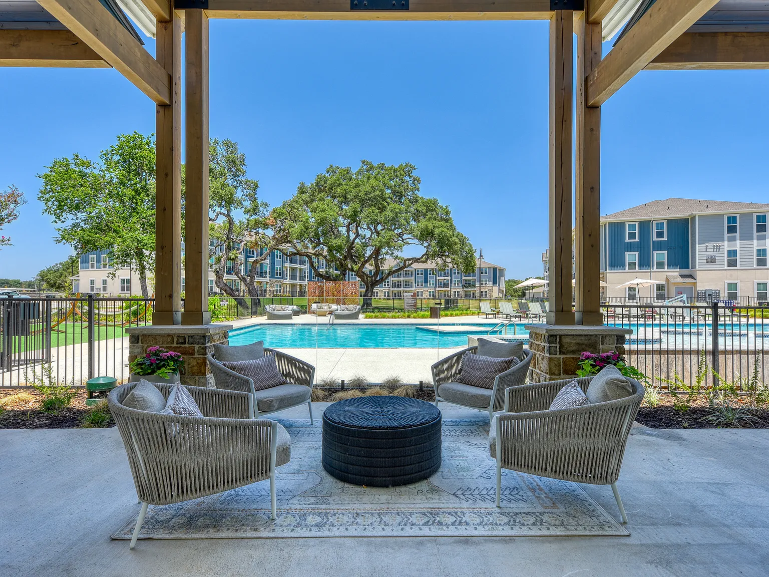 Estraya Boerne — Photo 3