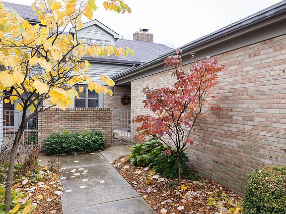 2nd image of 6486 Strathaven Ct N