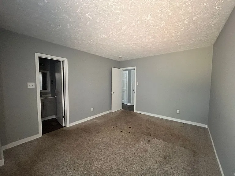 6466 Kelmscot Ct — Photo 14