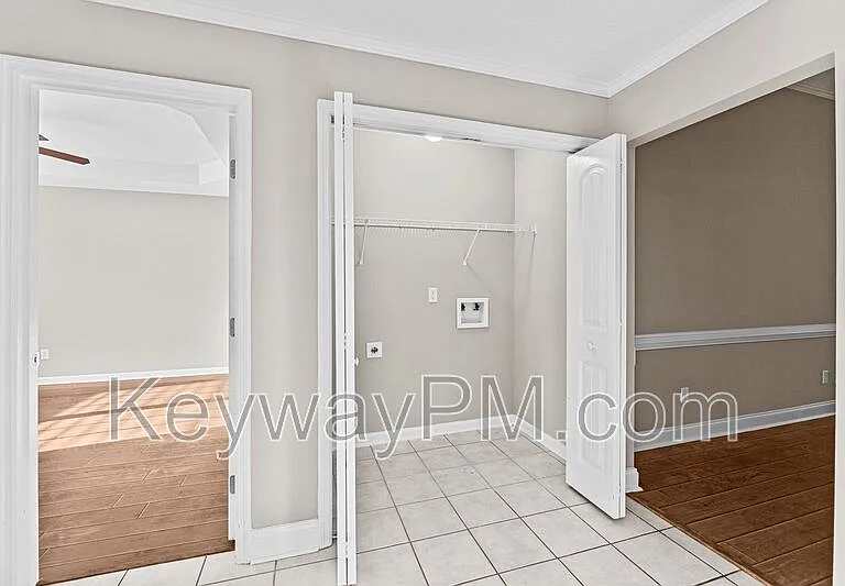823 Whispering Willow Ct — Photo 13