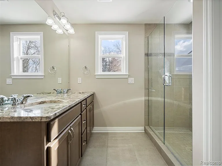 4021 Nottingham Cir — Photo 26