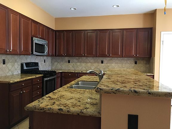 5th image of 15128 Colville Ct