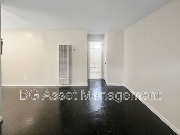 4th image of 2420 Market Ave APT 1