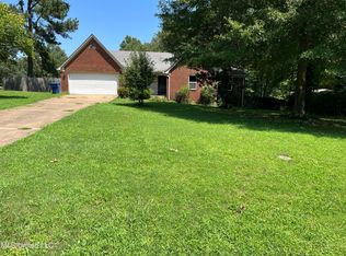 5404 Ridgetop Dr, Horn Lake, MS 38637