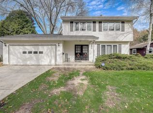 6322 Pilgrim Rd, Madison, WI 53711