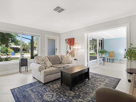 5th image of 400 NW 27th Street