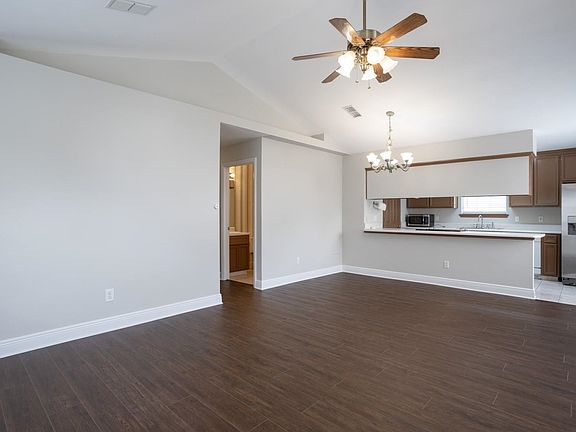 4th image of 3569 Chatelaine Dr