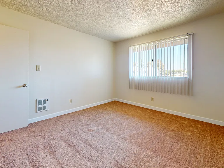 Pointe at Northridge — Photo 34