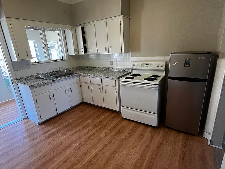 417 Smith St #2 — Photo 5