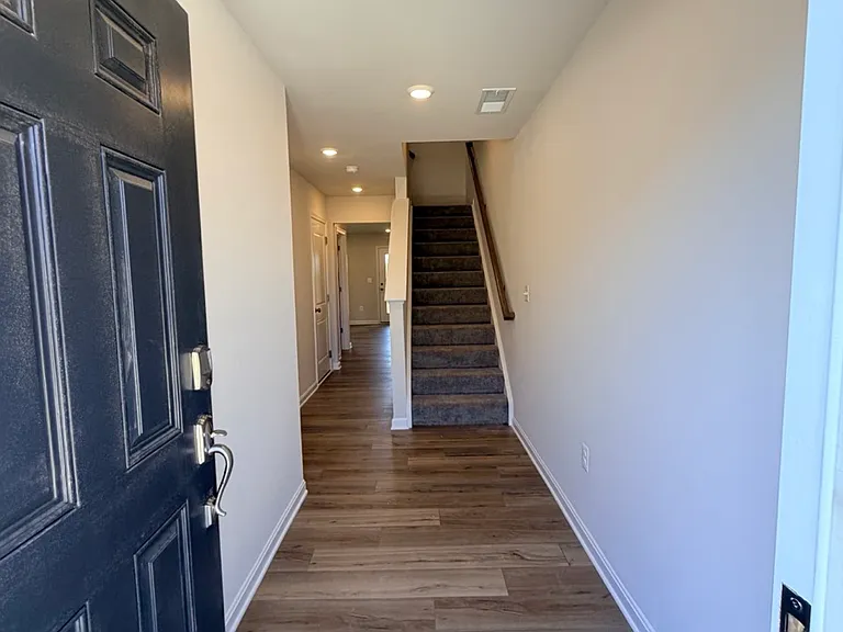 436 Seeback Dr — Photo 2