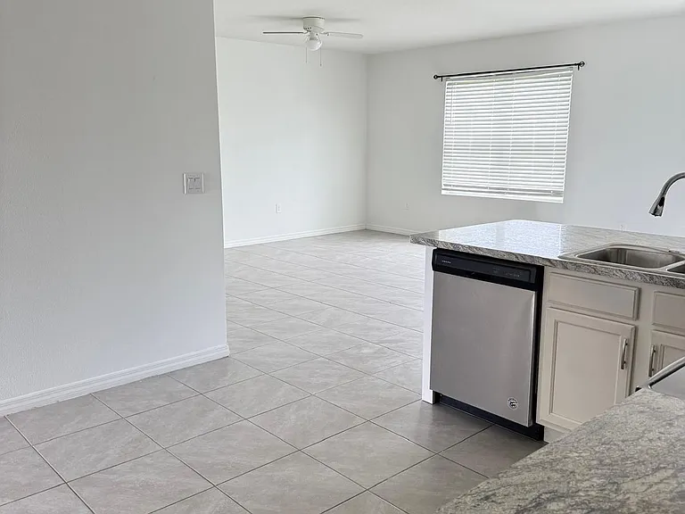 187 Emanuelle Dr — Photo 31