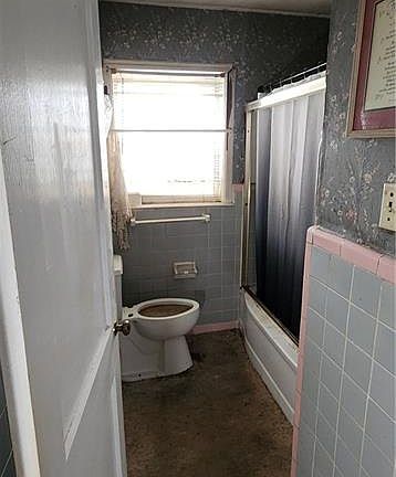 5th image of 1926 Sumter St NW