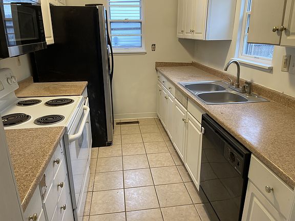 3rd image of 2725 Highland Dr