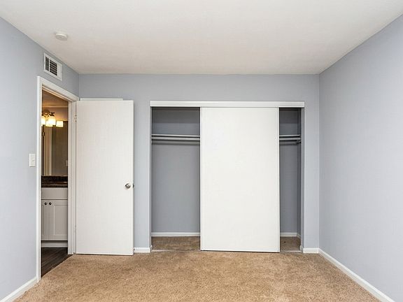 5th image of 3321 Peppertree Cir #3309-B
