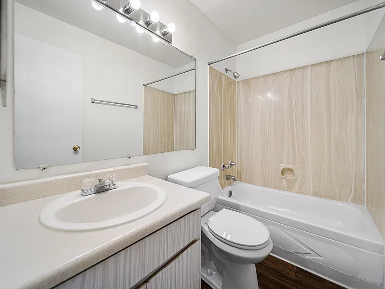Valley View Apartments — Photo 16